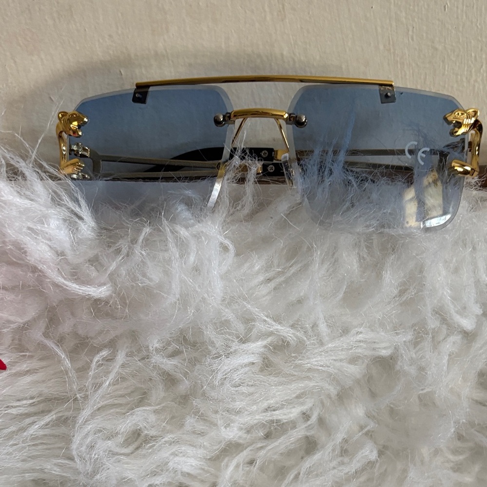 Elegant Gold Frame Sunglasses with Blue Lenses